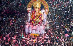 गणेश विसर्जन: लालबाग के राजा का विसर्जन, ऊंची लहरों की वजह से हुई देरी; महाराष्ट्र में चार लोग डूबे, 13 लापता